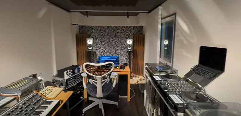 自作2100×1100防音室 日曜大工で「手作り防音室」 音楽好きが挑むオープンソース