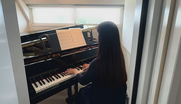 マンション_ピアノ_演奏